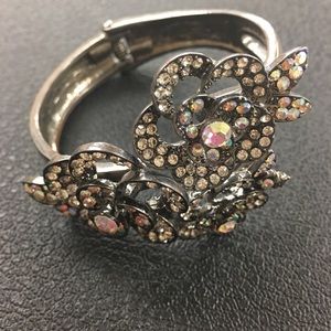 Flower Bangle Bracelet